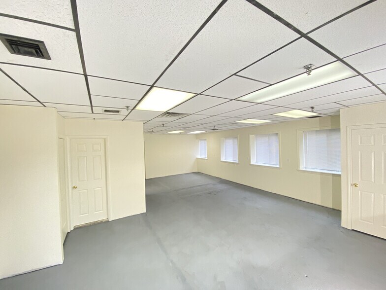 More Photos Of 300 Waverly Ave, Mamaroneck Research And Development For Lease