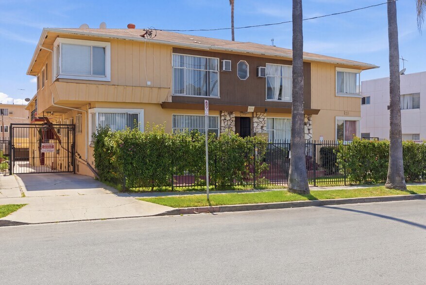 More Photos Of 5408 Russell Ave, Los Angeles Apartments For Sale