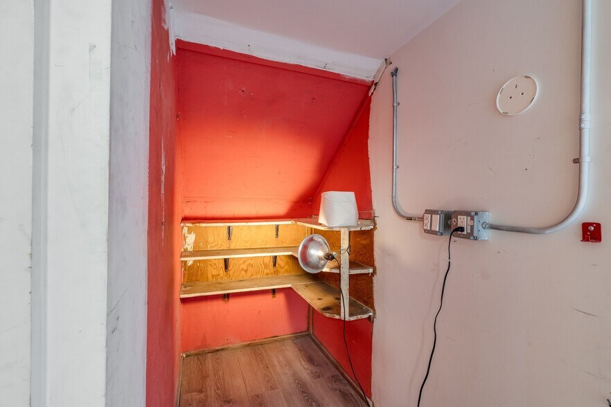 More Photos Of 1018-1020 Valencia St, San Francisco Storefront Retail Residential For Lease