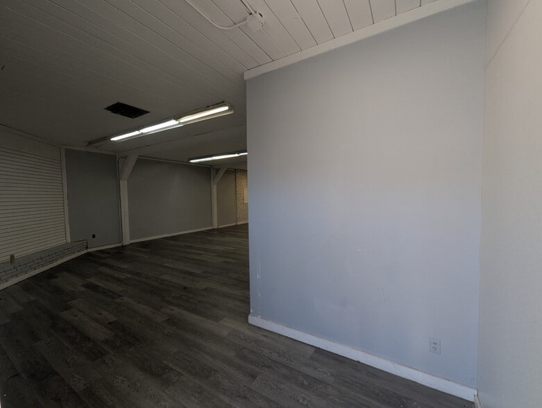 More Photos Of 6926 N University St, Peoria General Retail For Lease