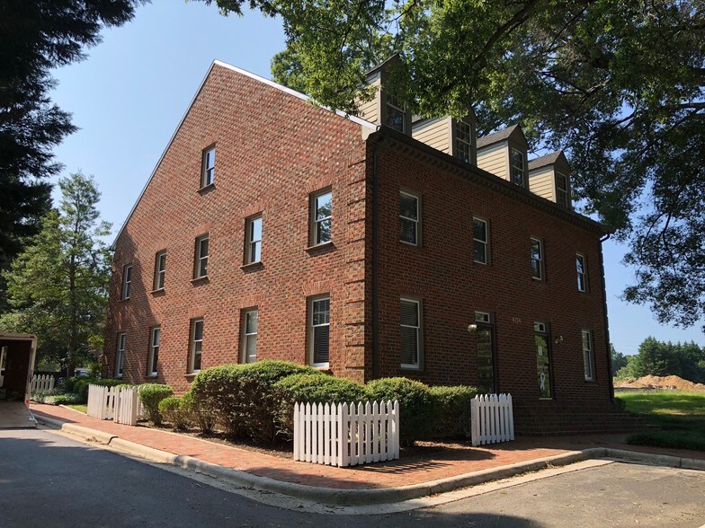 More Photos Of 404 E Chatham St, Cary Office For Lease