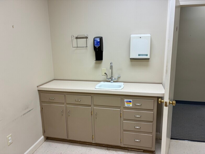 More Photos Of 1134 N Road St, Elizabeth City Medical For Lease