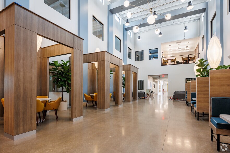 More Photos Of 4324 Mapleshade Ln, Plano Office For Lease