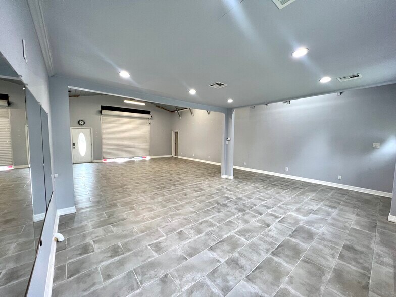 More Photos Of 2213 Ellis Dr, Rosharon Warehouse For Sale