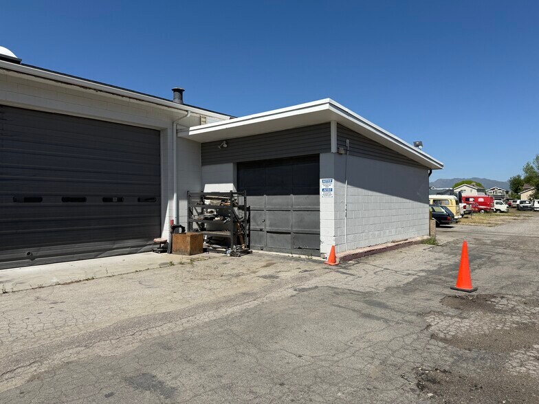 More Photos Of 2965 S 3600 W, Salt Lake City Service For Sale