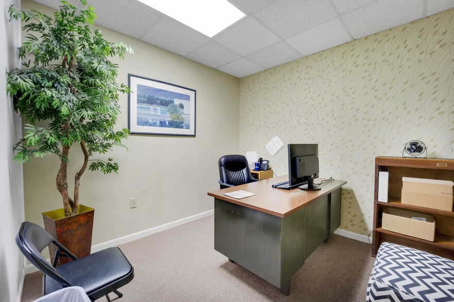 More Photos Of 1001 E Baker St, Plant City Medical For Lease