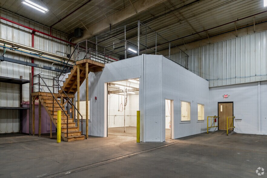 More Photos Of 651 Columbus Ave, West Branch Warehouse For Lease