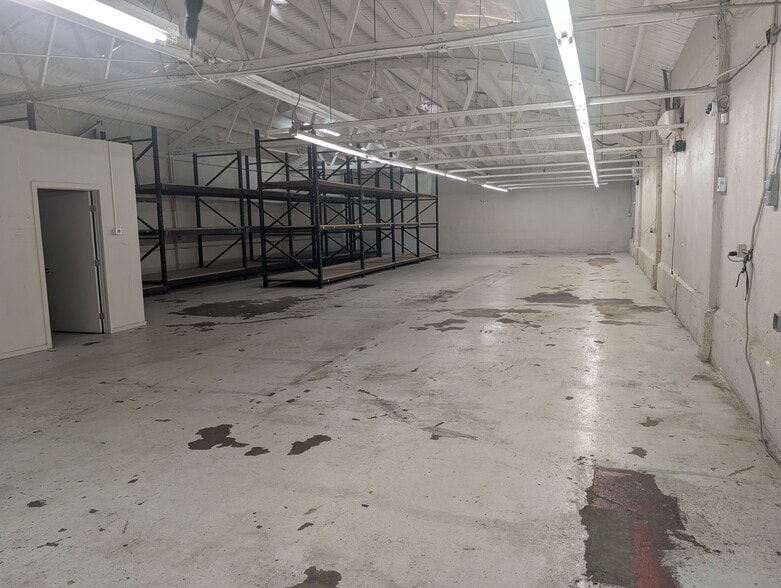 More Photos Of 3356 E 14th St, Los Angeles Warehouse For Lease
