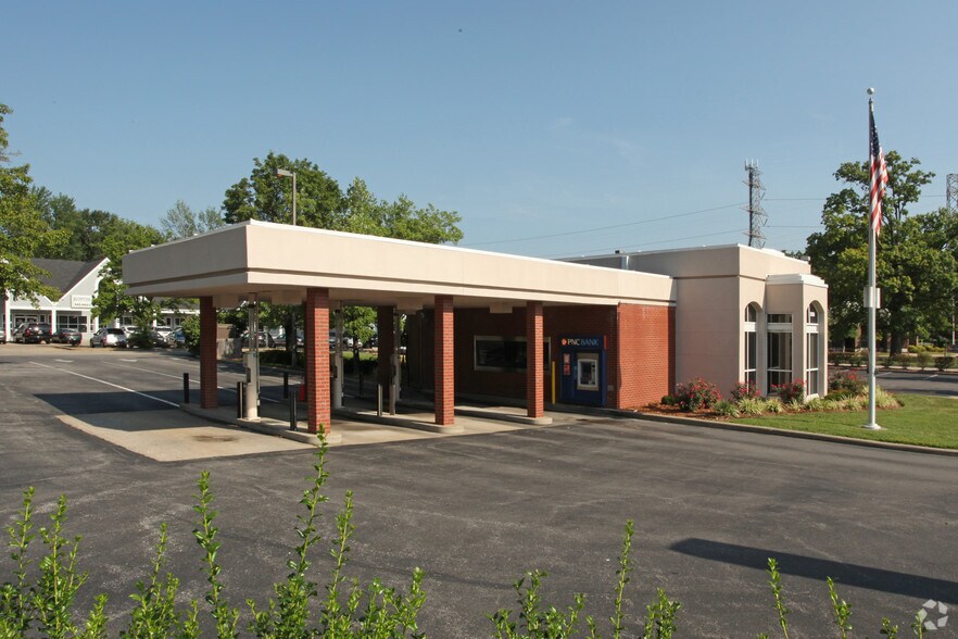 More Photos Of 2659 Charlestown Rd, New Albany Bank For Lease