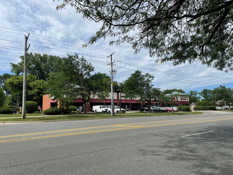 More Photos Of 317-351 E Dundee Rd, Palatine Storefront For Lease