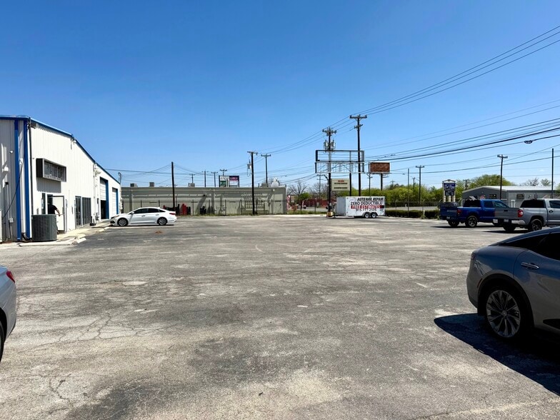 More Photos Of 10219 Culebra Rd, San Antonio Auto Repair For Lease