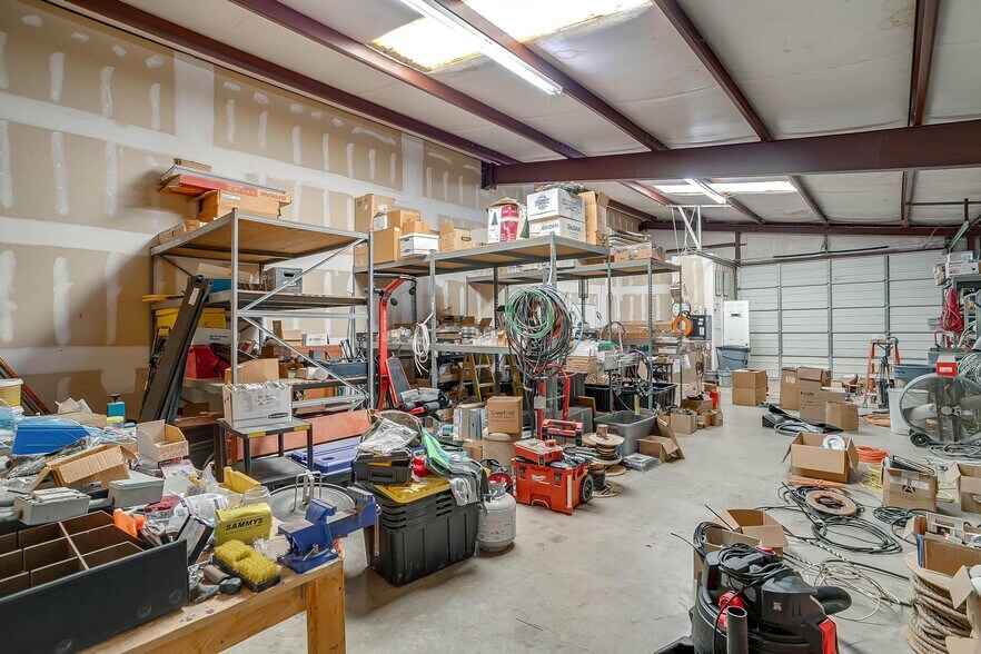 More Photos Of 110 Gotcher Ave, Lake Dallas Warehouse For Sale