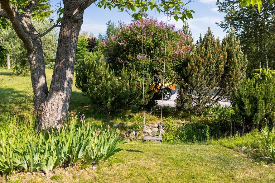 More Photos Of 5046 S West Bay Shore Dr, Suttons Bay Storefront Retail Residential For Sale