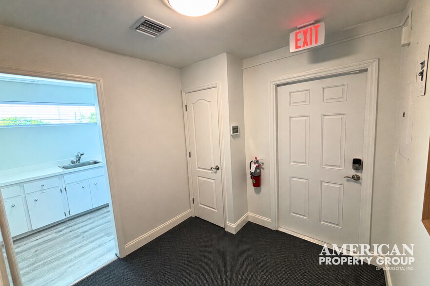 More Photos Of 31 W Green St, Englewood Medical For Lease