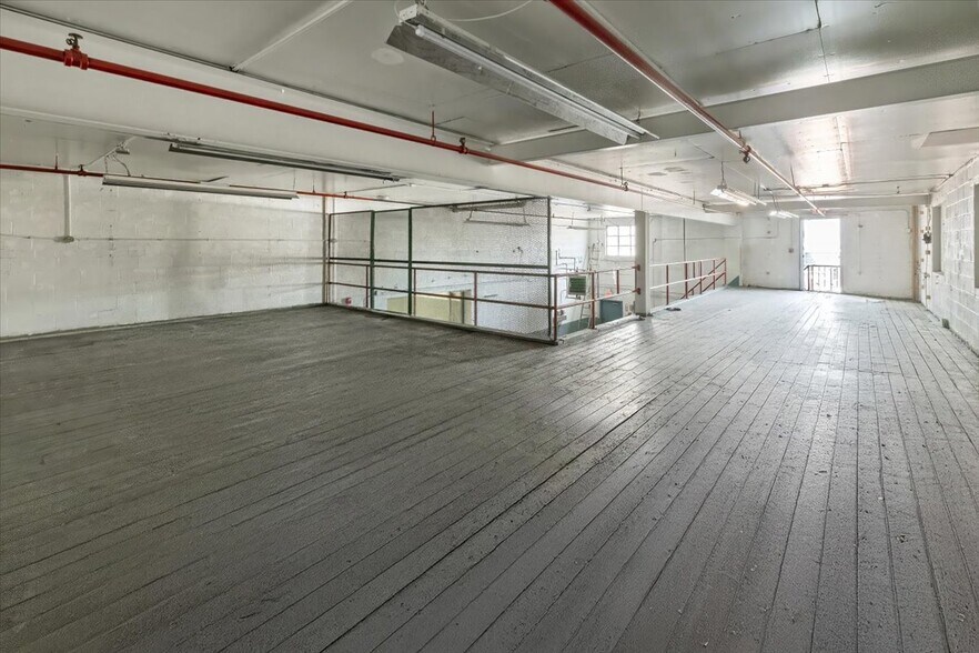 More Photos Of 390-400 Railroad Ave, Hackensack Warehouse For Lease