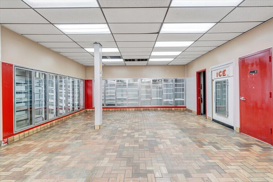 More Photos Of 1000 Electric Rd, Salem Convenience Store For Sale