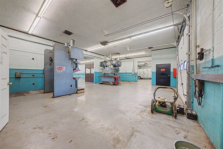 More Photos Of 16771 S 15th St, Galesville Warehouse For Sale