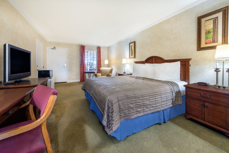 More Photos Of 2759 Mount Pleasant St, Burlington Hotel For Sale