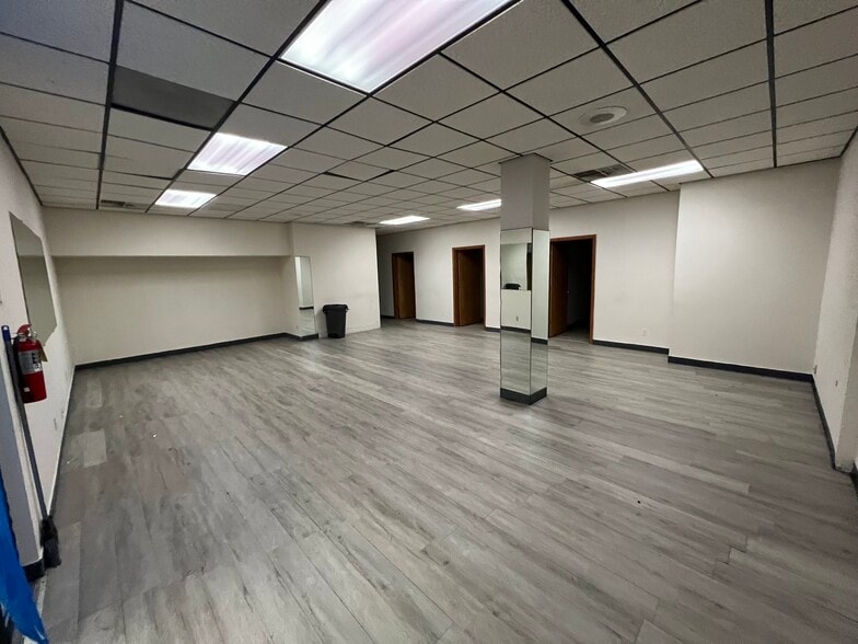 More Photos Of 17-19 N Broadway, Aurora Storefront Retail Office For Lease