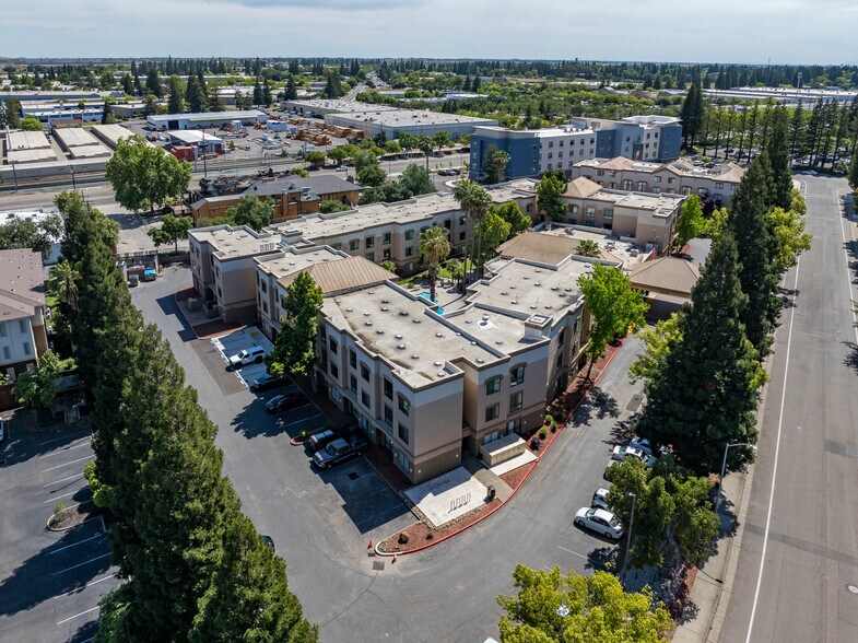 More Photos Of 11260 Point East Dr, Rancho Cordova Apartments For Sale