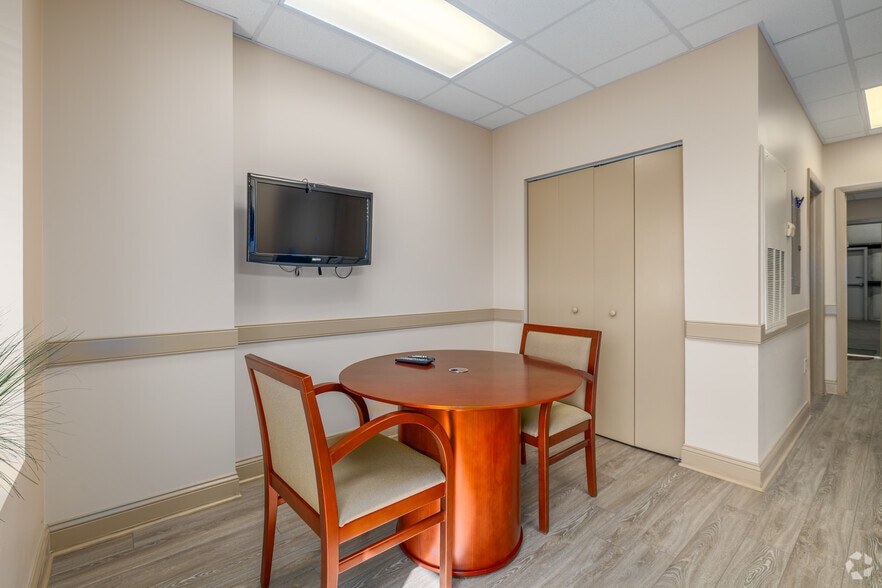 More Photos Of 1025-1045 Blanding Blvd, Orange Park Unknown For Lease