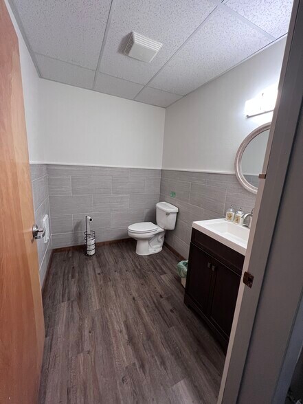 More Photos Of 2201 W Nob Hill Blvd, Yakima Freestanding For Lease