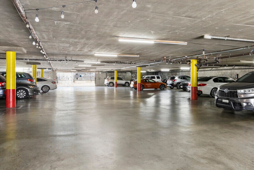 More Photos Of 14553 Delano St, Van Nuys Office For Lease