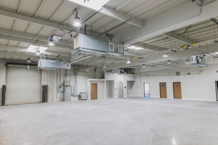 More Photos Of 17209 S Figueroa St, Gardena Warehouse For Lease