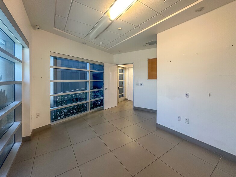 More Photos Of 8158 Beverly Blvd, Los Angeles Medical For Sale