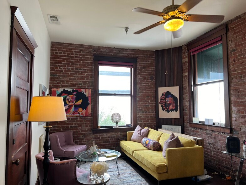 More Photos Of 103 E Lemon Ave, Monrovia Storefront Retail Office For Lease