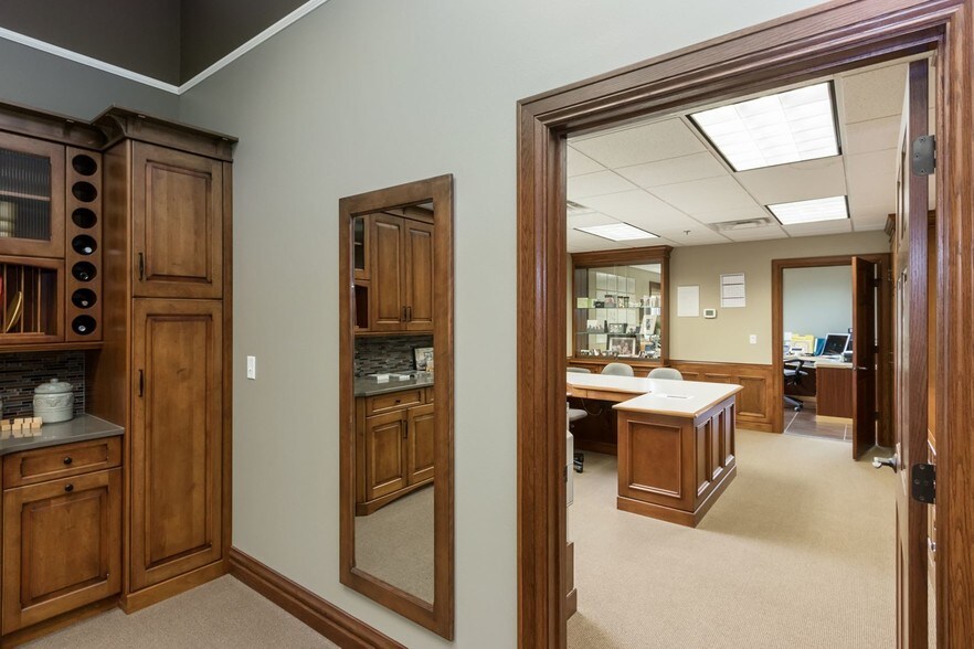 More Photos Of 801 62nd St, Marion Showroom For Sale