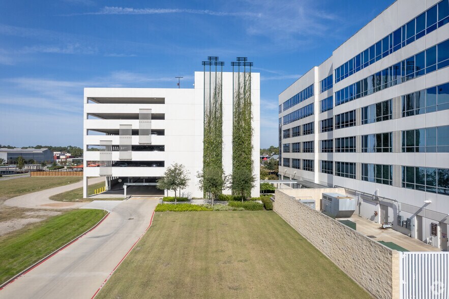 More Photos Of 10100 Katy Fwy, Houston Office For Lease