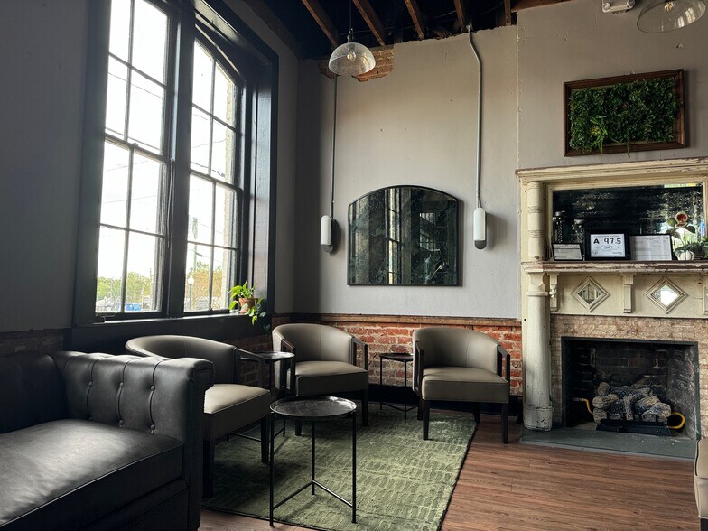 More Photos Of 106 S Ray, Carthage Restaurant For Sale
