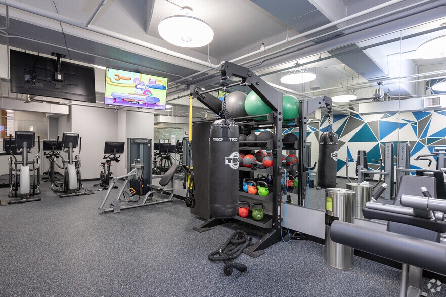 More Photos Of 3475 Piedmont Rd NE, Atlanta Office For Lease