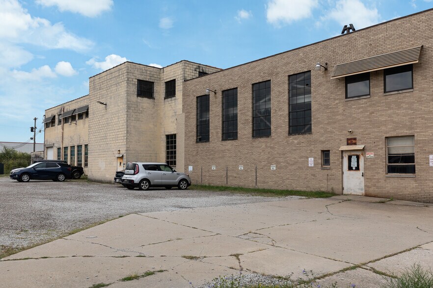 More Photos Of 24000 Lakeland Blvd, Euclid Manufacturing For Sale