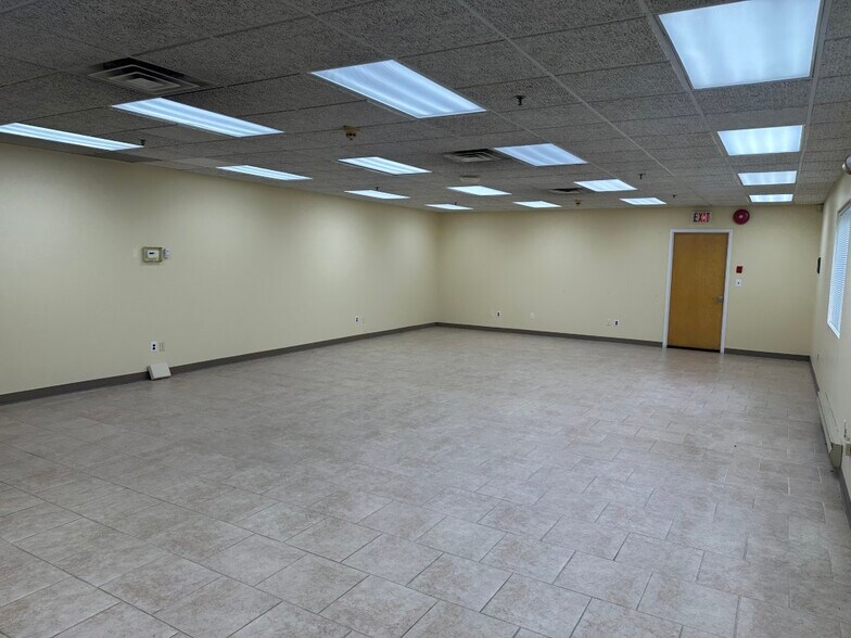 More Photos Of 60-70 Cleveland Ave, Bay Shore Warehouse For Lease