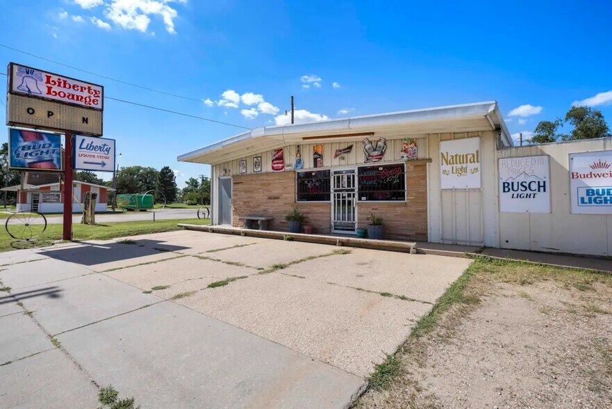 Primary Photo Of 2106 E 4th Ave, Hutchinson Storefront For Sale