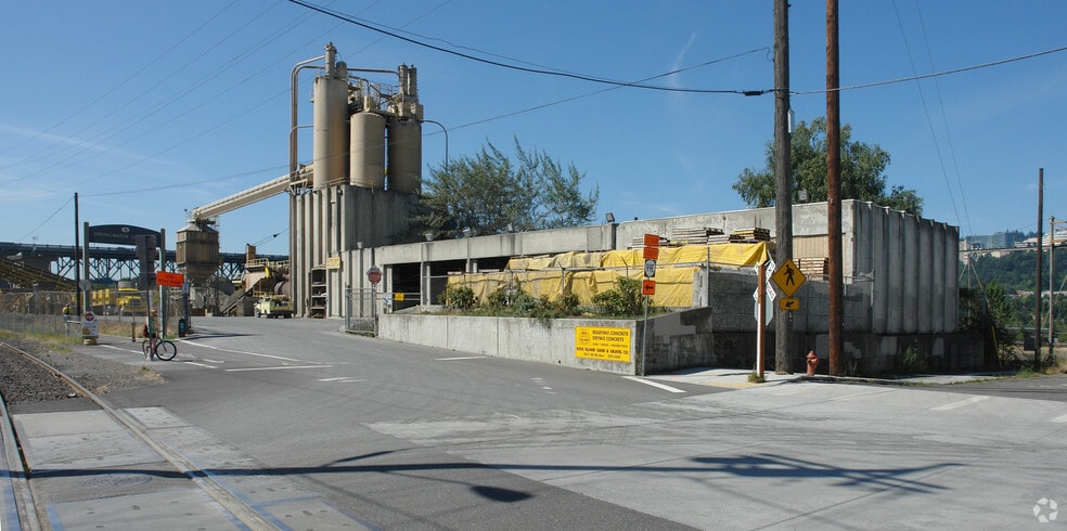 More Photos Of 2611 SE 4th Ave, Portland Manufacturing For Sale