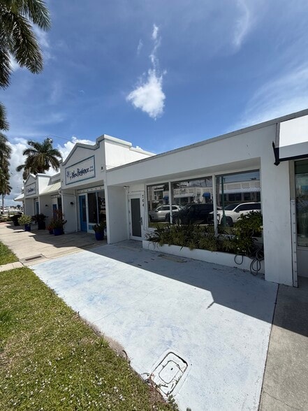 More Photos Of 764 12th Ave S, Naples General Retail For Lease