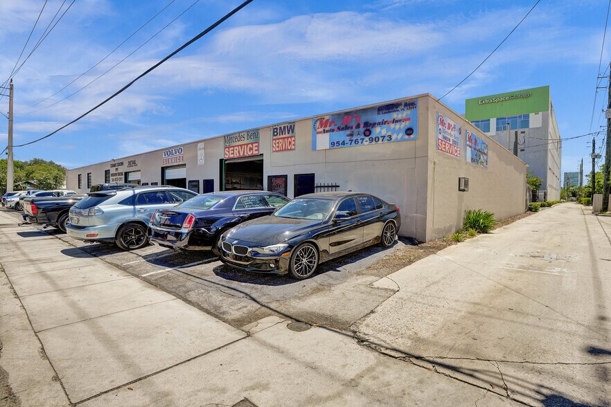 More Photos Of 828 NW 1st St, Fort Lauderdale Service For Sale