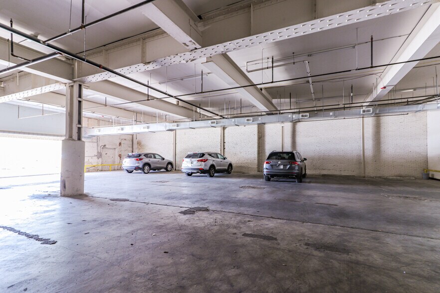 More Photos Of 605 Austin Ave, Waco Storefront Retail Office For Sale