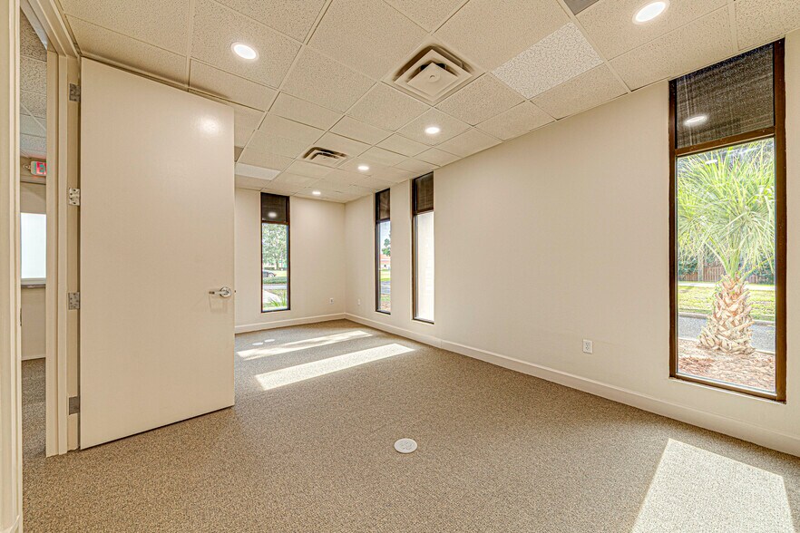 More Photos Of 2803 S Bay St, Eustis Medical For Sale