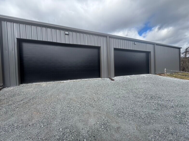 More Photos Of 7923 HWY 441, Dillard Storefront Retail Office For Sale