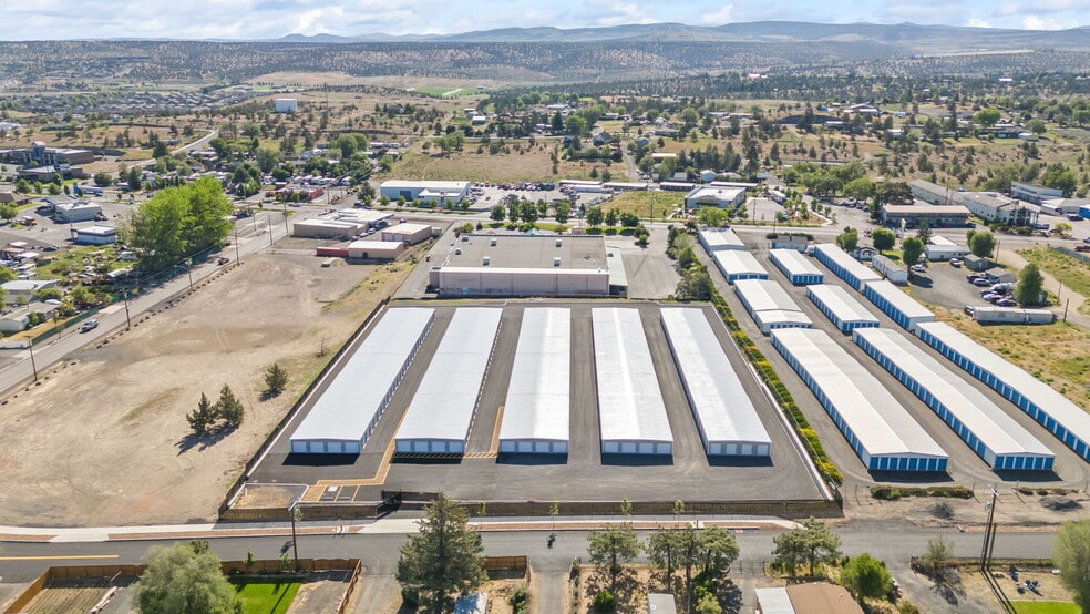 More Photos Of 1451 Olive st, Madras Self Storage For Sale