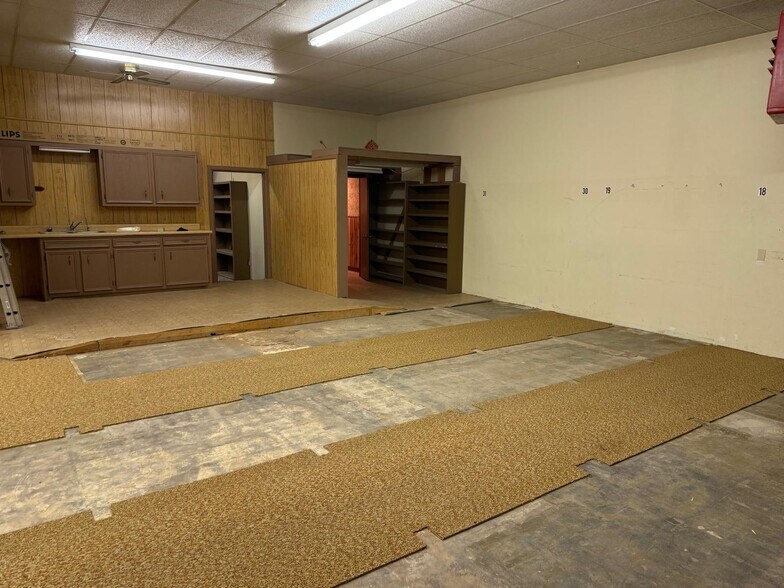 More Photos Of 2451 34th St, Lubbock Freestanding For Lease