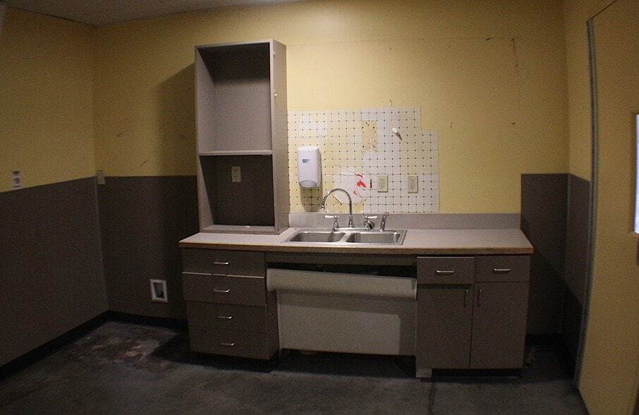 More Photos Of 869 W Florida Ave, Hemet Unknown For Lease