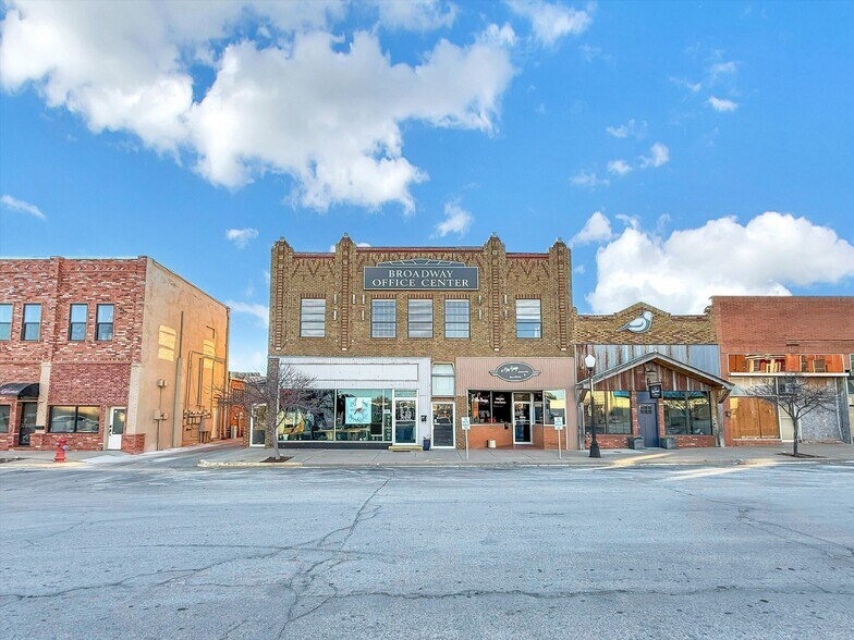 More Photos Of 114 W Broadway Ave, Elk City Storefront For Sale