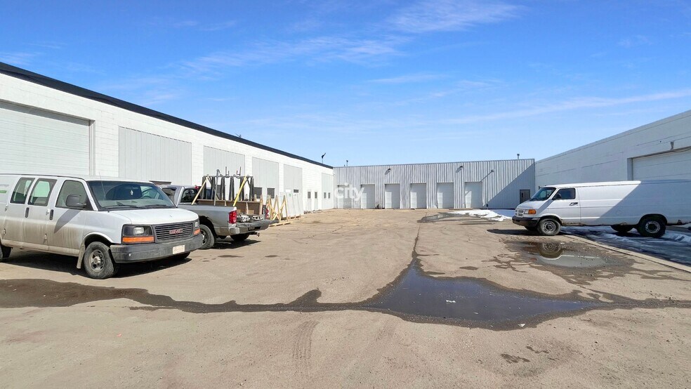 More Photos Of 7620 Yellowhead Trl NW, Edmonton Warehouse For Lease