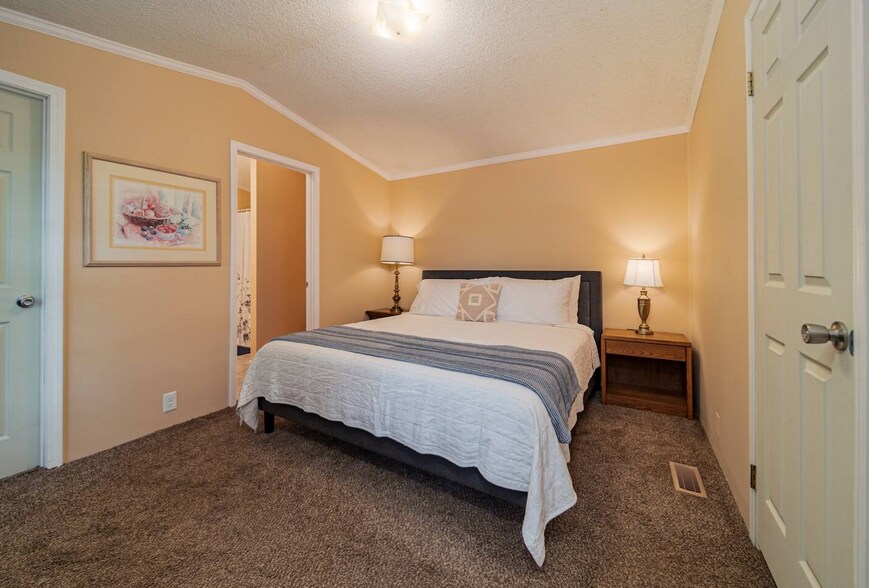 More Photos Of 84-86 Benson Rd, Travelers Rest Specialty For Sale