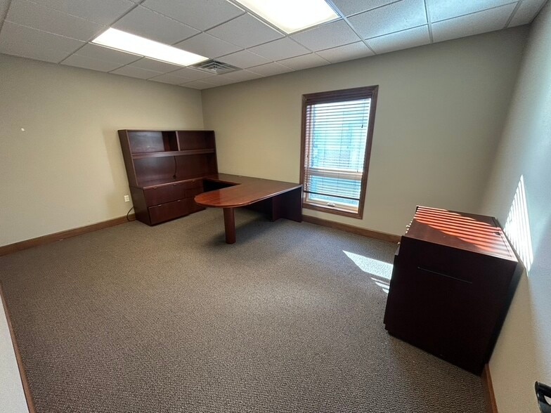 More Photos Of 1607 Tullamore Ave, Bloomington Office For Lease